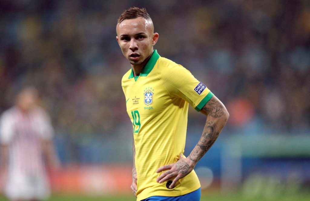 Arsenal are believed to be locked in talks with Brazilian side Gremio with a view to wrapping up a deal for their star winger Everton Soares.